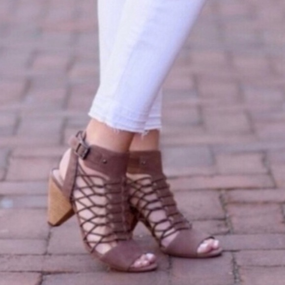 vince camuto evel caged sandal size 7.5 - Picture 3 of 8